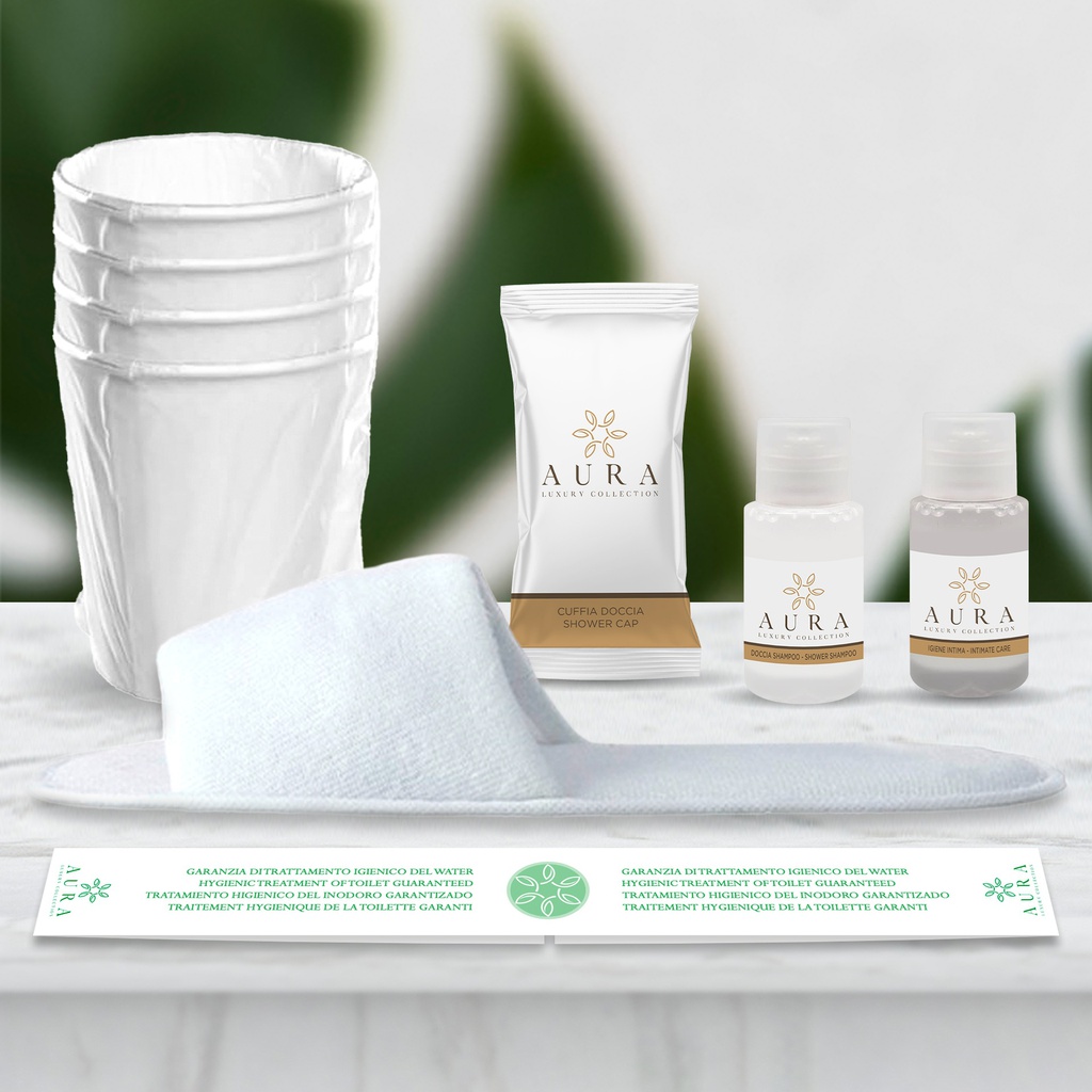 Kit cortesia bagno da 250 pezzi: 70 flaconi shampoo doccia, 70 flaconi igiene intima, 40 cuffie, 50 bicchieri cartoncino imbustati, 20 paia di pantofole + OMAGGIO 500 fasce garanzia igiene WC